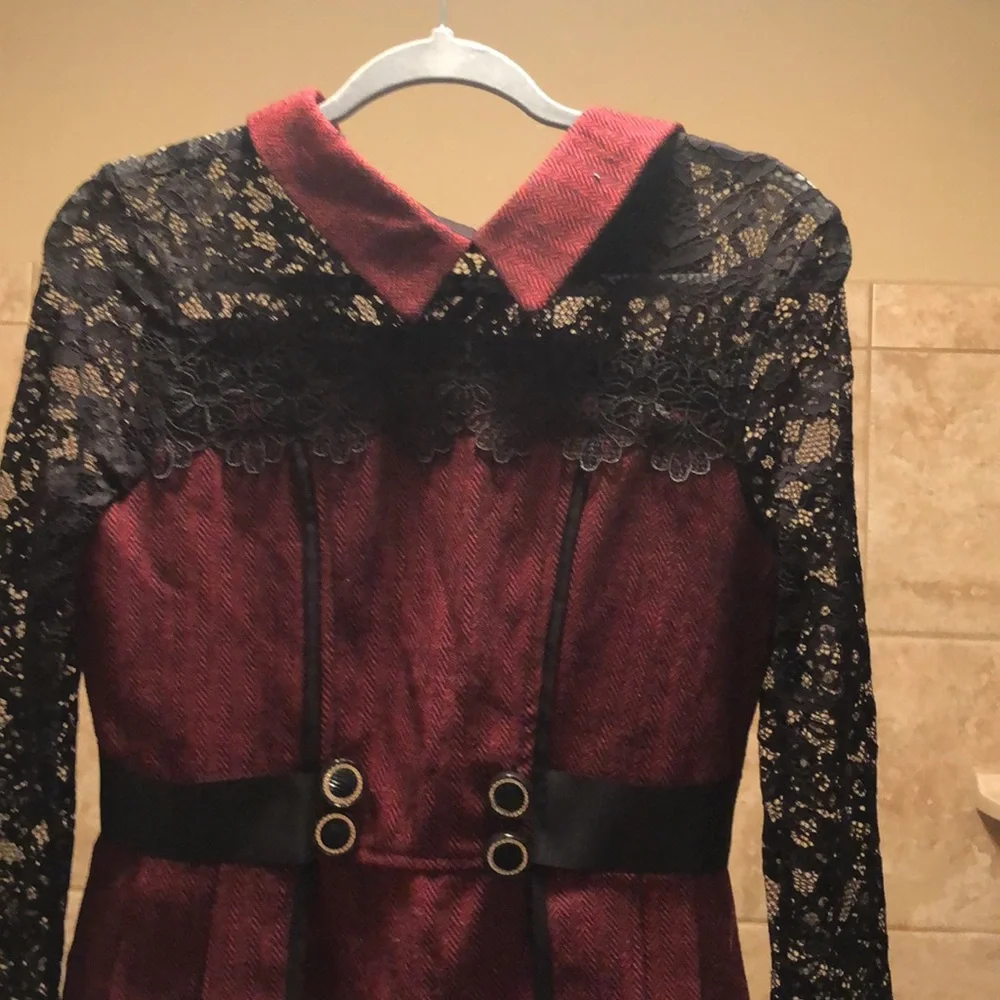 Gorgeous NWT red and black lace dress size medium. - Picture 2 of 4